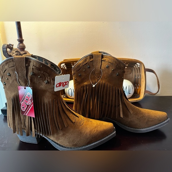 dingo Shoes - Dingo Lad SZ 6.5 Rust Fringe with Star Medal Boot. NWT